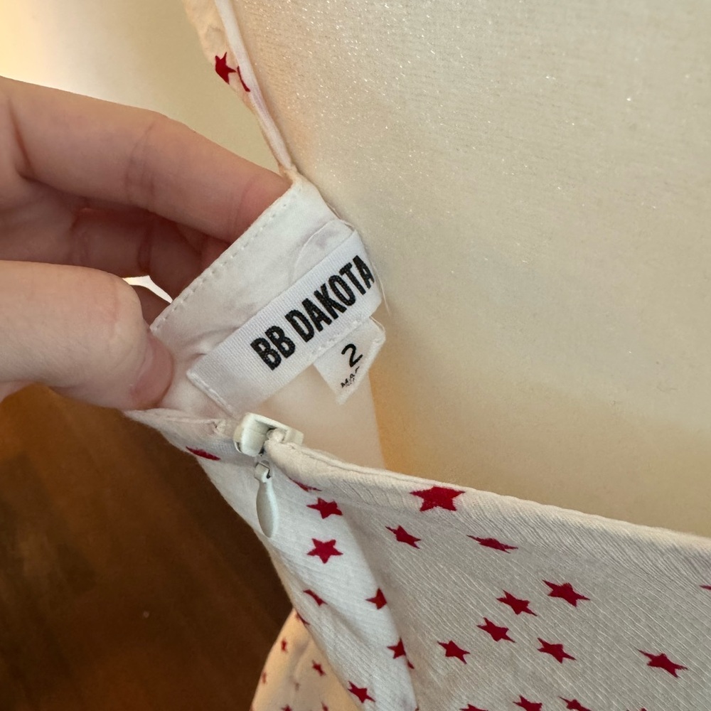BB Dakota White Mini Dress with Red Star Pattern - Picture 9 of 13